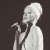 Christina Aguilera No Asistió Al Evento "Rock And Roll Hall Of Fame" 2013 Porque Está Enferma - último comentario por Guis